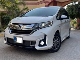 honda-freed-g-sensing-honda-7-seater-car