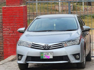 toyota-corolla-gli-2015-03024054390