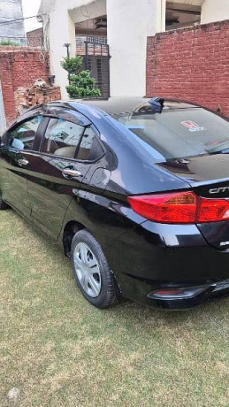 honda-city-cvt-15-2022-model-big-10