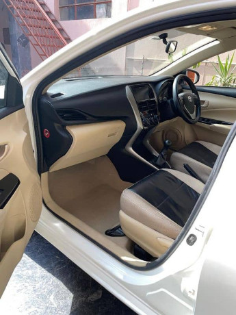 toyota-yaris-2021-big-6