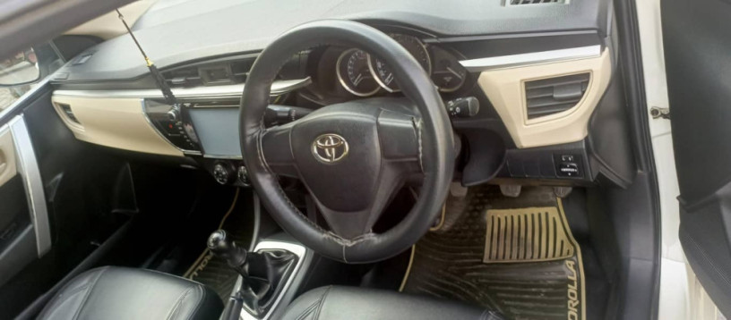 toyota-corolla-gli-2016-manual-new-key-big-3