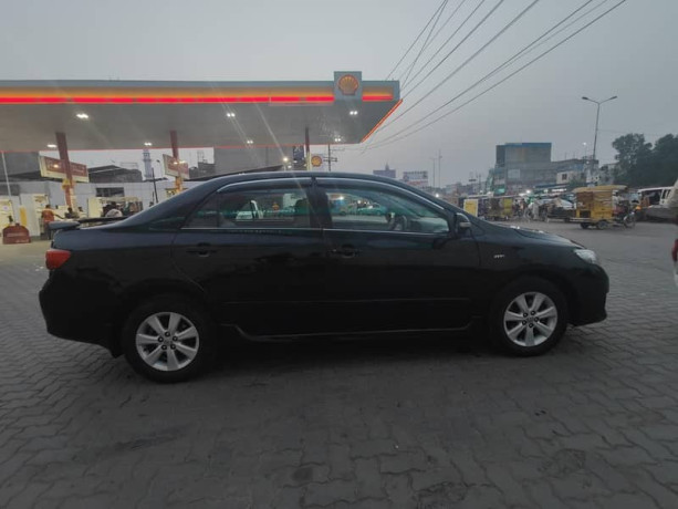 toyota-corolla-gli-altis-18-big-0