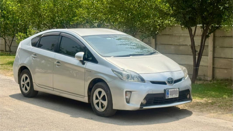 2014-prius-big-1