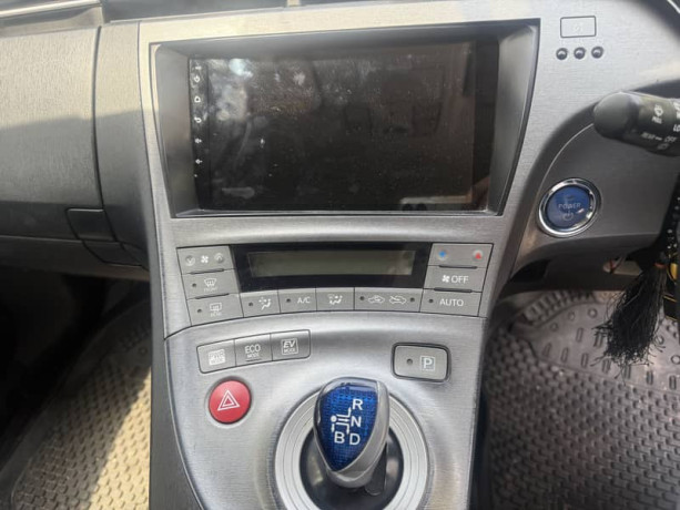 2014-prius-big-2