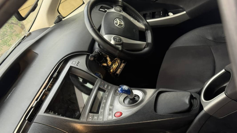 2014-prius-big-3