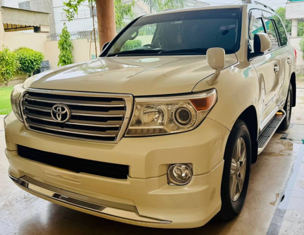 toyota-land-cruiser-2013-big-6