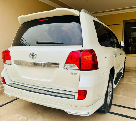 toyota-land-cruiser-2013-big-5