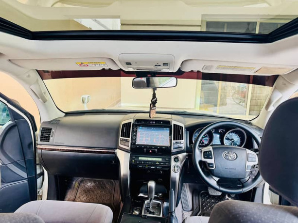 toyota-land-cruiser-2013-big-12
