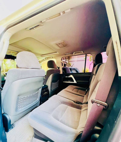 toyota-land-cruiser-2013-big-1