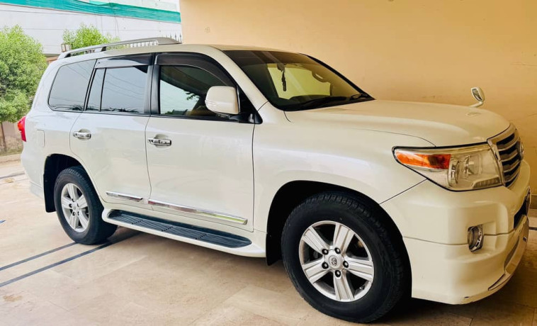 toyota-land-cruiser-2013-big-0