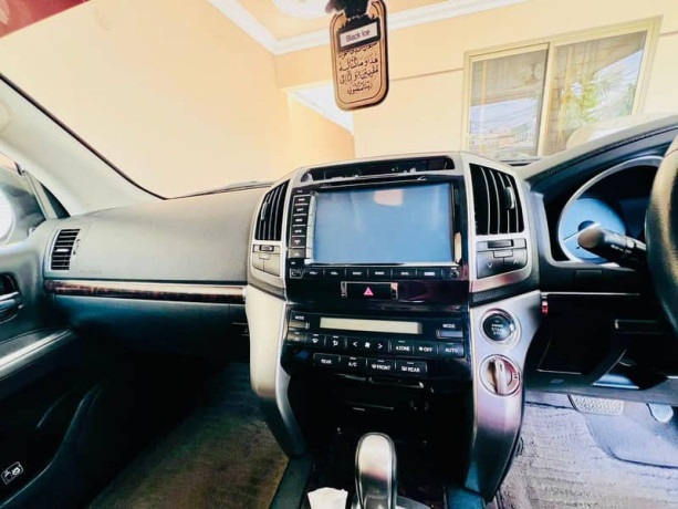 toyota-land-cruiser-2013-big-3