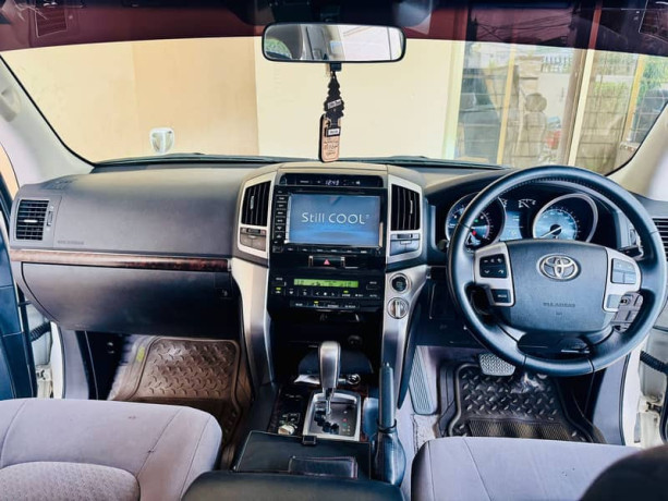 toyota-land-cruiser-2013-big-10