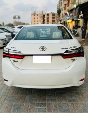 toyota-corolla-altis-grande-cvt-2018-big-7
