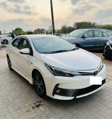 toyota-corolla-altis-grande-cvt-2018-big-1
