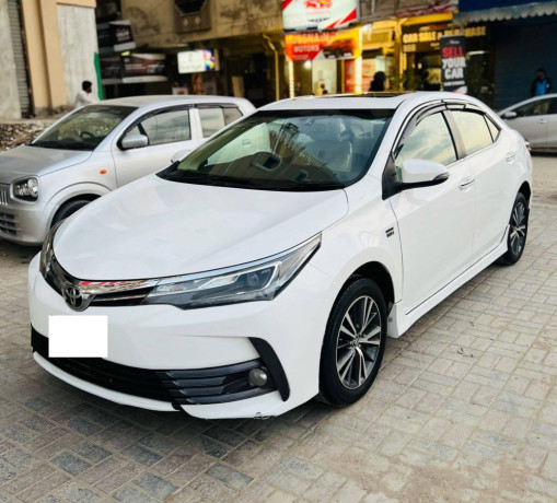toyota-corolla-altis-grande-cvt-2018-big-2