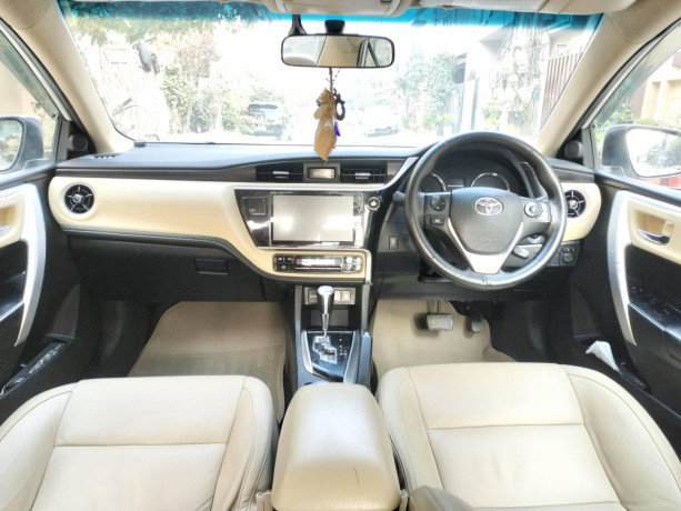 toyota-corolla-altis-grande-cvt-2018-big-2