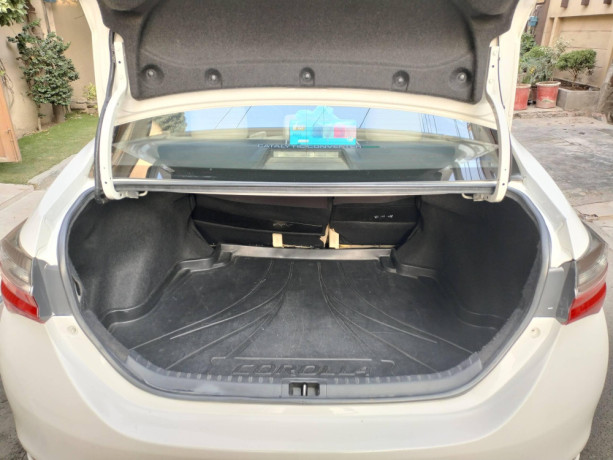 toyota-corolla-altis-grande-cvt-2018-big-0