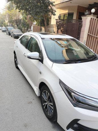 toyota-corolla-altis-grande-cvt-2018-big-3