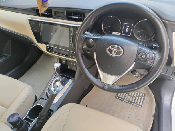 toyota-corolla-altis-grande-cvt-2018-big-6