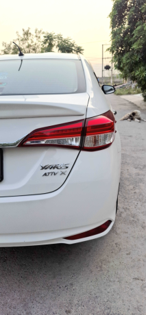 toyota-yaris-sedan-ativ-x-cvt-15-big-6