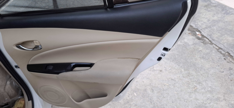 toyota-yaris-sedan-ativ-x-cvt-15-big-13