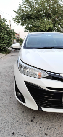 toyota-yaris-sedan-ativ-x-cvt-15-big-4