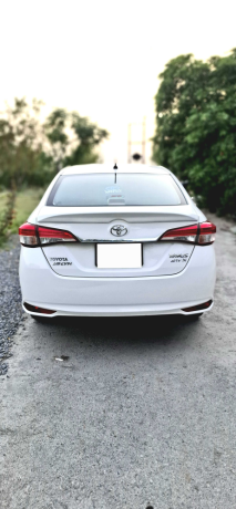 toyota-yaris-sedan-ativ-x-cvt-15-big-1