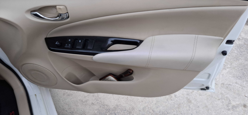 toyota-yaris-sedan-ativ-x-cvt-15-big-10