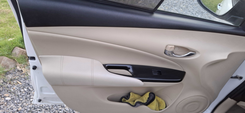 toyota-yaris-sedan-ativ-x-cvt-15-big-11