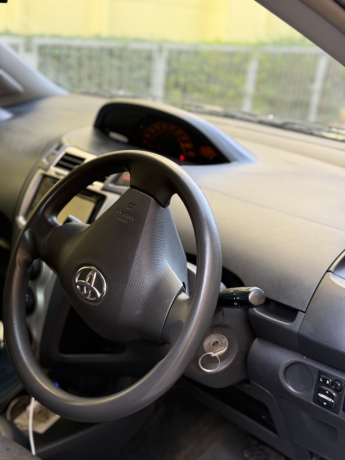 toyota-vitz-f-10-big-6