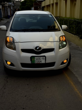 toyota-vitz-f-10-big-0