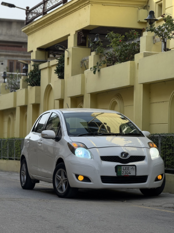 toyota-vitz-f-10-big-9