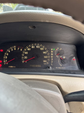 toyota-corolla-axio-luxel-18-big-2