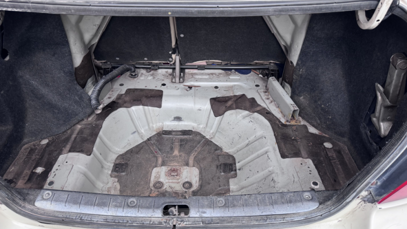 suzuki-liana-200795-genuine-big-14
