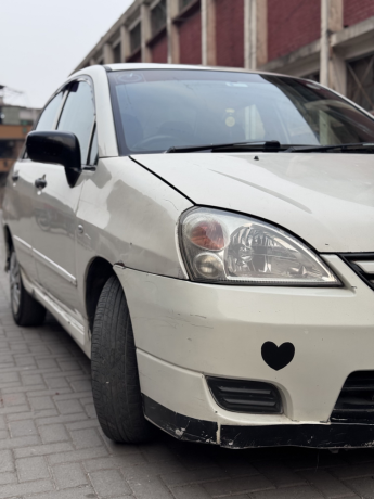 suzuki-liana-200795-genuine-big-2