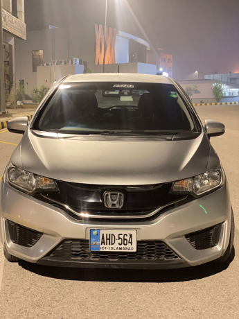 honda-fit-15-hybrid-smart-selection-big-0