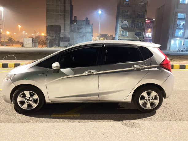 honda-fit-15-hybrid-smart-selection-big-2