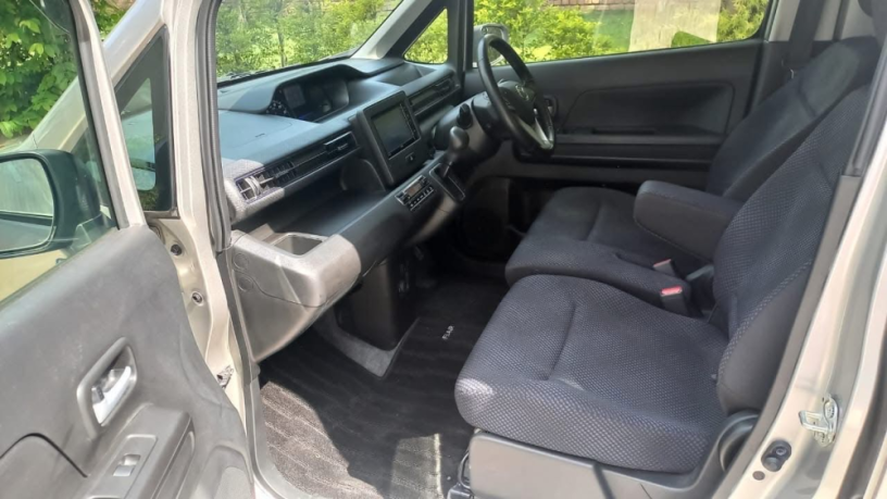 mazda-flair-xg-big-9