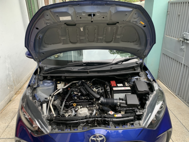 toyota-yaris-hatchback-x-big-13