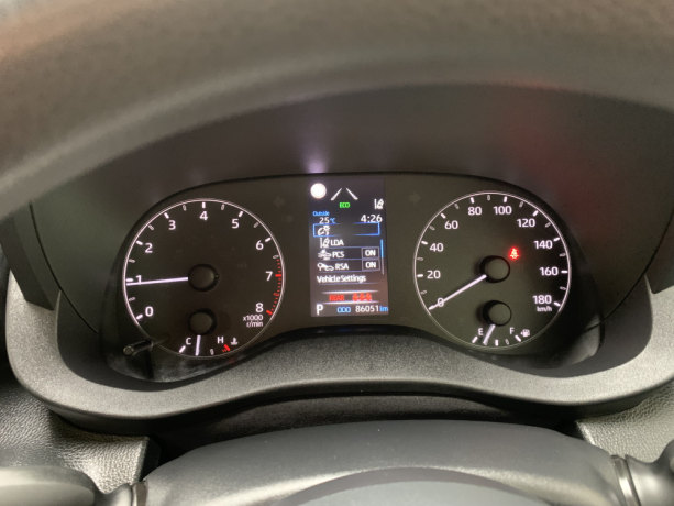 toyota-yaris-hatchback-x-big-10