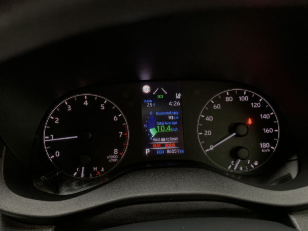 toyota-yaris-hatchback-x-big-12