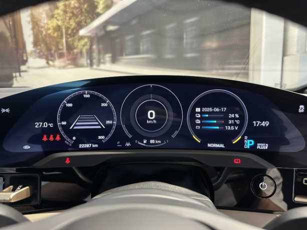 porsche-taycan-rwd-2023-big-14
