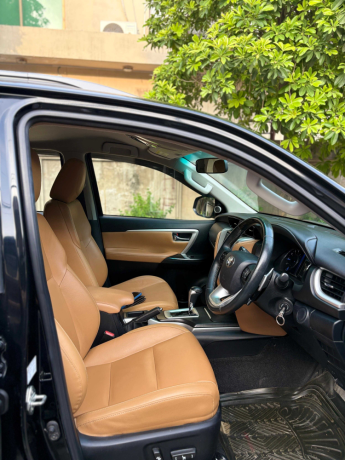 toyota-fortuner-27-vvti-big-2