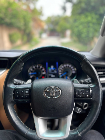 toyota-fortuner-27-vvti-big-1
