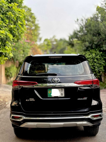 toyota-fortuner-27-vvti-big-5