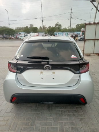 toyota-yaris-hatchback-x-big-5