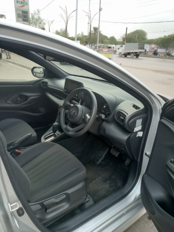 toyota-yaris-hatchback-x-big-3