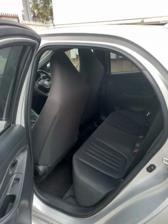 toyota-yaris-hatchback-x-big-7