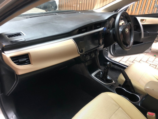 toyota-corolla-gli-13-vvti-2016-big-11