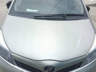 toyota-vitz-f-10